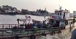 চট্টগ্রামের সদরঘাটে নৌযানে মজুত করা ৩৭ হাজার লিটার ডিজেল জব্দ